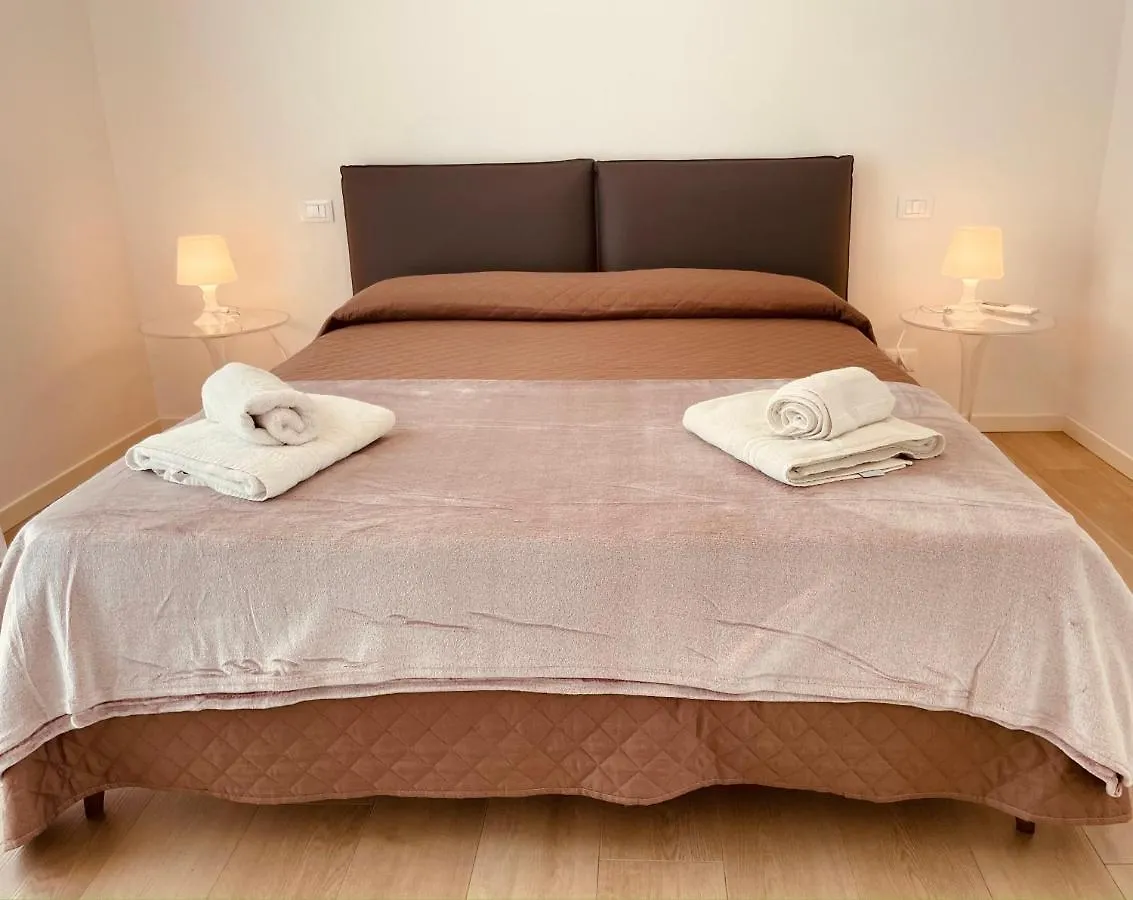 App4Rent Ground Floor - 2 Family Apartments ليدو دي يسولو 0*,