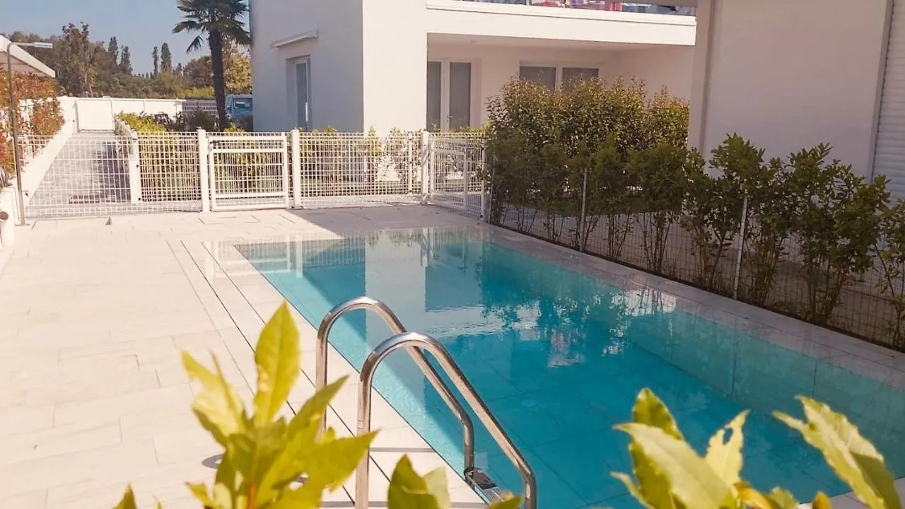 App4Rent Ground Floor - 2 Family Apartments ليدو دي يسولو
